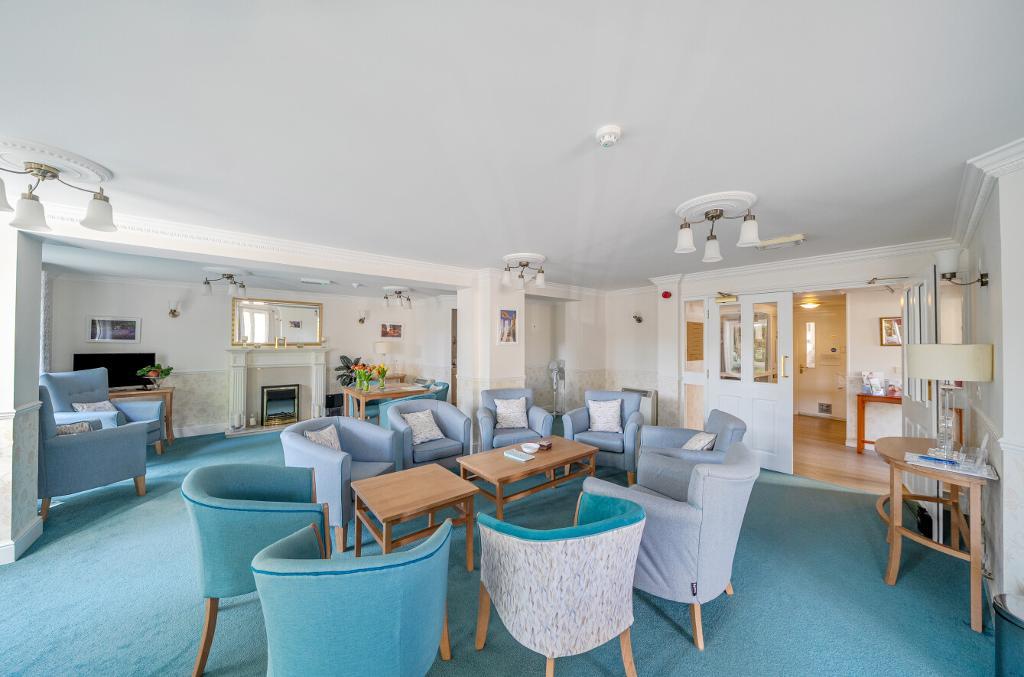 2 Bedroom Retirement Property for Sale in Warlingham, CR6 9DX
