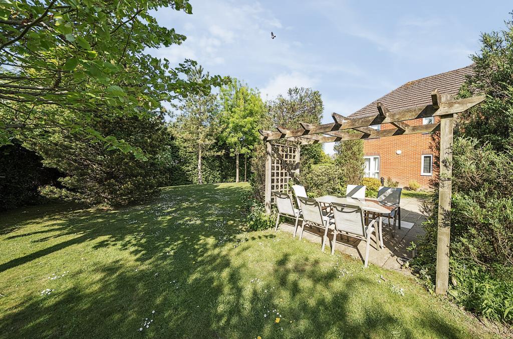 2 Bedroom Retirement Property for Sale in Warlingham, CR6 9DX