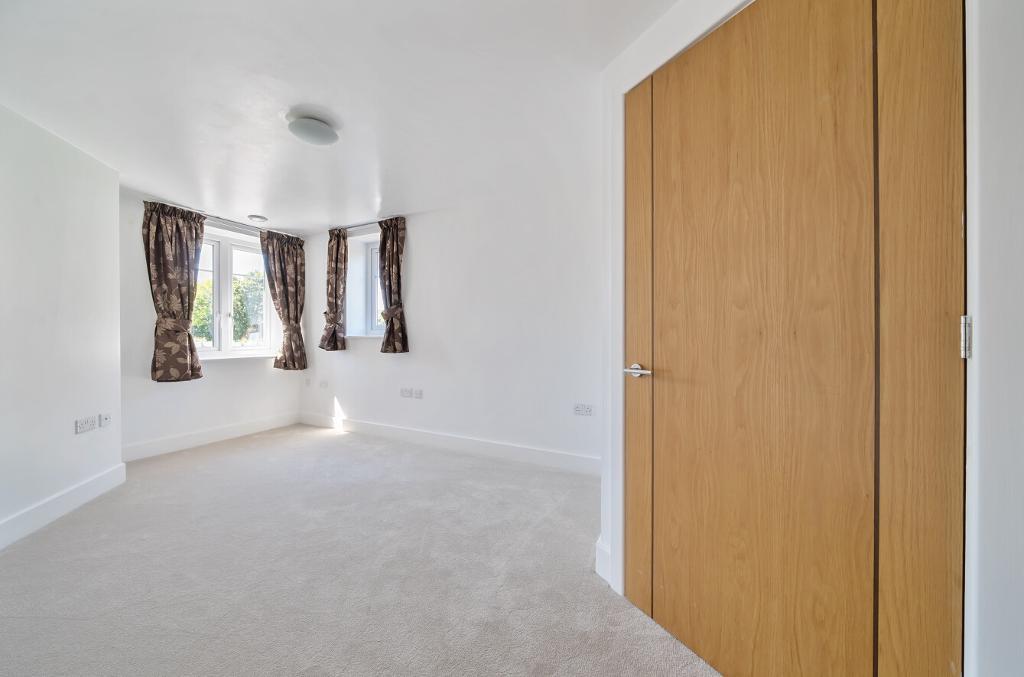 1 Bedroom Retirement Property for Sale in Sanderstead, CR2  9LB
