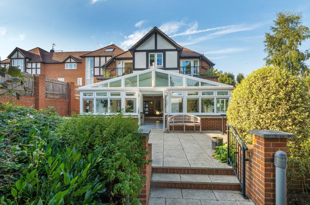 1 Bedroom Retirement Property for Sale in Sanderstead, CR2  9LB
