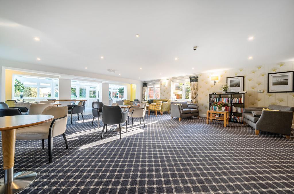 1 Bedroom Retirement Property for Sale in Sanderstead, CR2  9LB