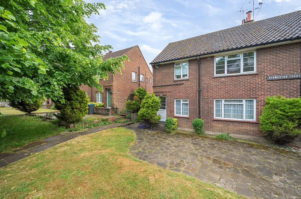 2 Bedroom Maisonette for Sale in South Croydon, CR2 7BD