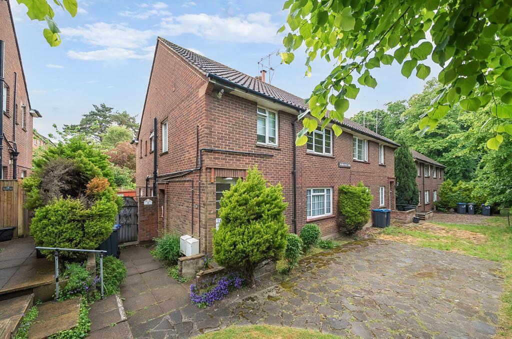 2 Bedroom Maisonette for Sale in South Croydon, CR2 7BD