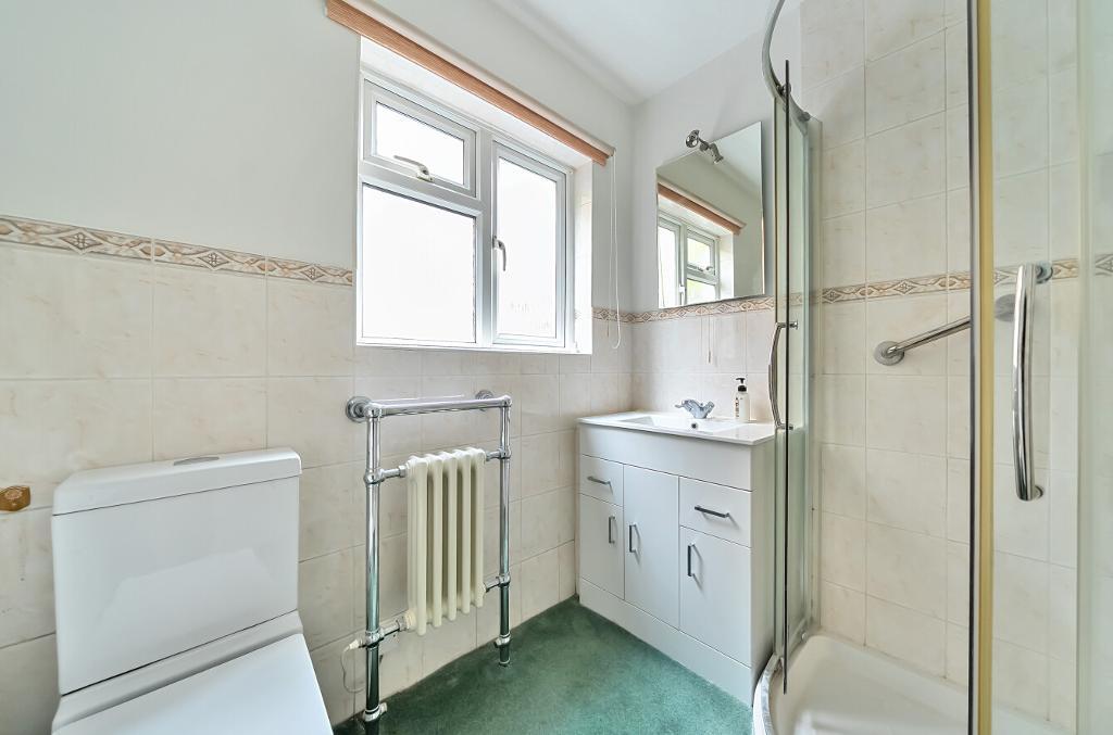 2 Bedroom Maisonette for Sale in South Croydon, CR2 7BD