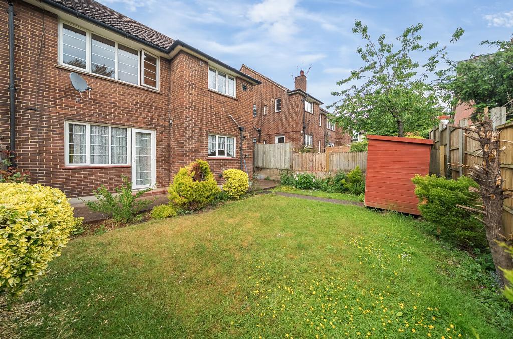 2 Bedroom Maisonette for Sale in South Croydon, CR2 7BD