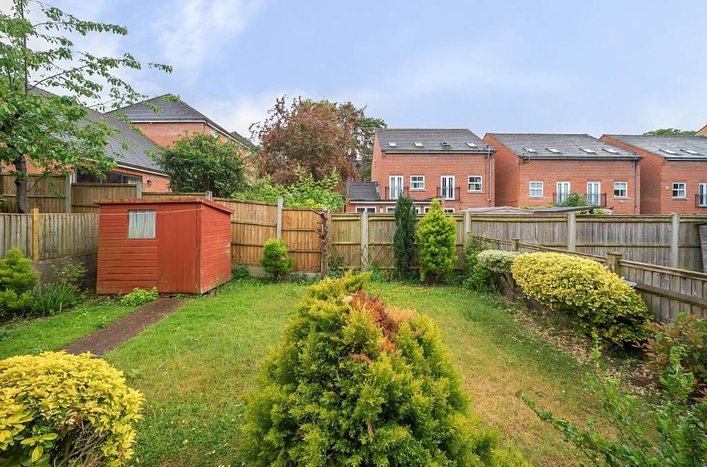 2 Bedroom Maisonette for Sale in South Croydon, CR2 7BD