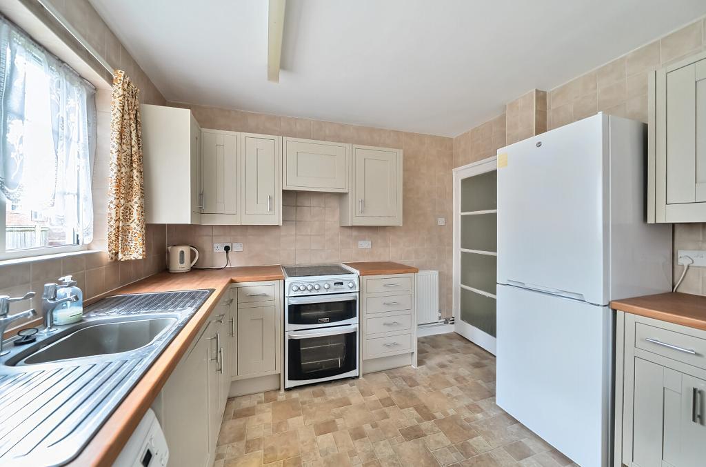 2 Bedroom Maisonette for Sale in South Croydon, CR2 7BD