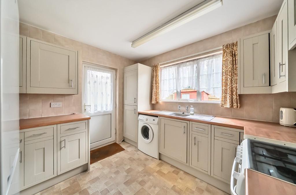 2 Bedroom Maisonette for Sale in South Croydon, CR2 7BD