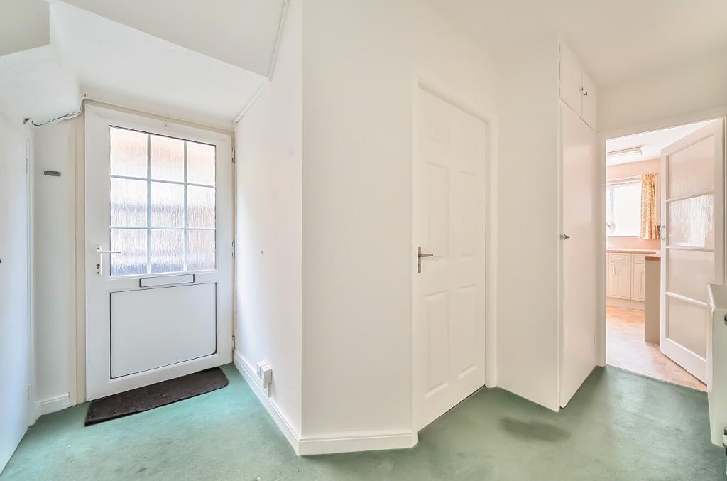 2 Bedroom Maisonette for Sale in South Croydon, CR2 7BD