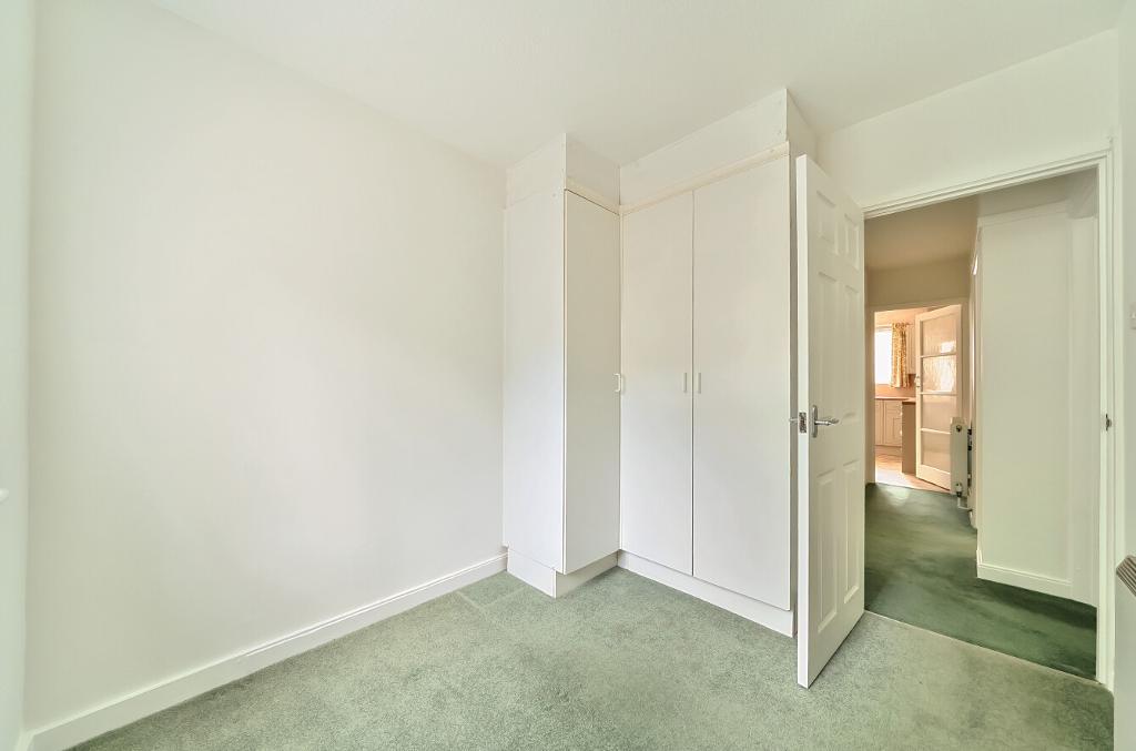 2 Bedroom Maisonette for Sale in South Croydon, CR2 7BD