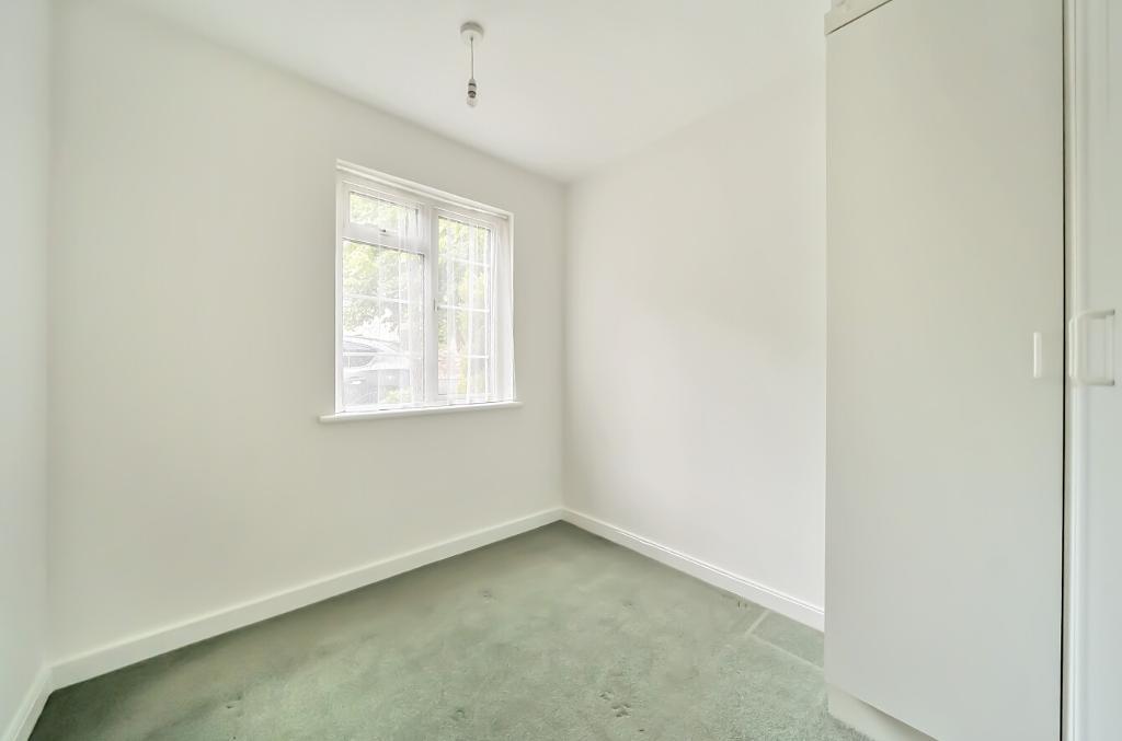2 Bedroom Maisonette for Sale in South Croydon, CR2 7BD
