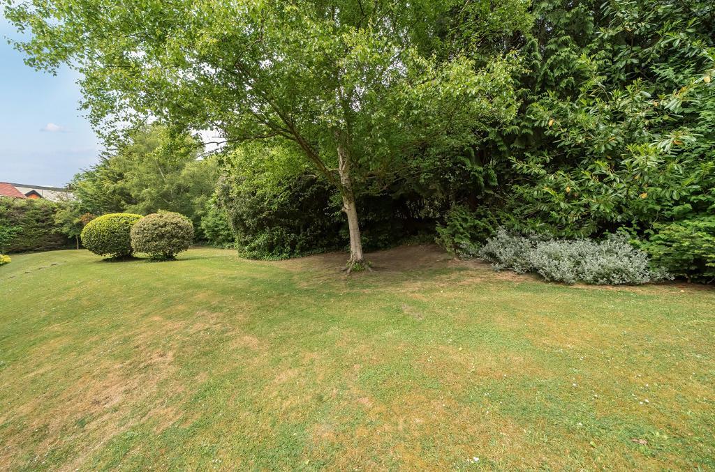 2 Bedroom Flat for Sale in Sanderstead, CR2 0NT