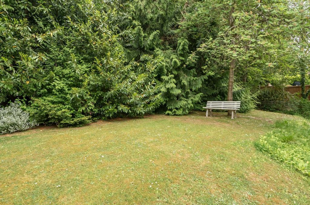 2 Bedroom Flat for Sale in Sanderstead, CR2 0NT