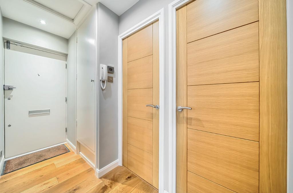 2 Bedroom Flat for Sale in Sanderstead, CR2 0NT