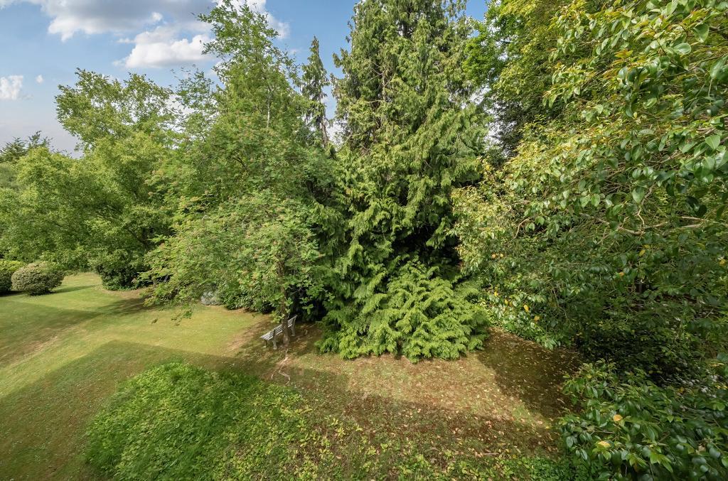2 Bedroom Flat for Sale in Sanderstead, CR2 0NT
