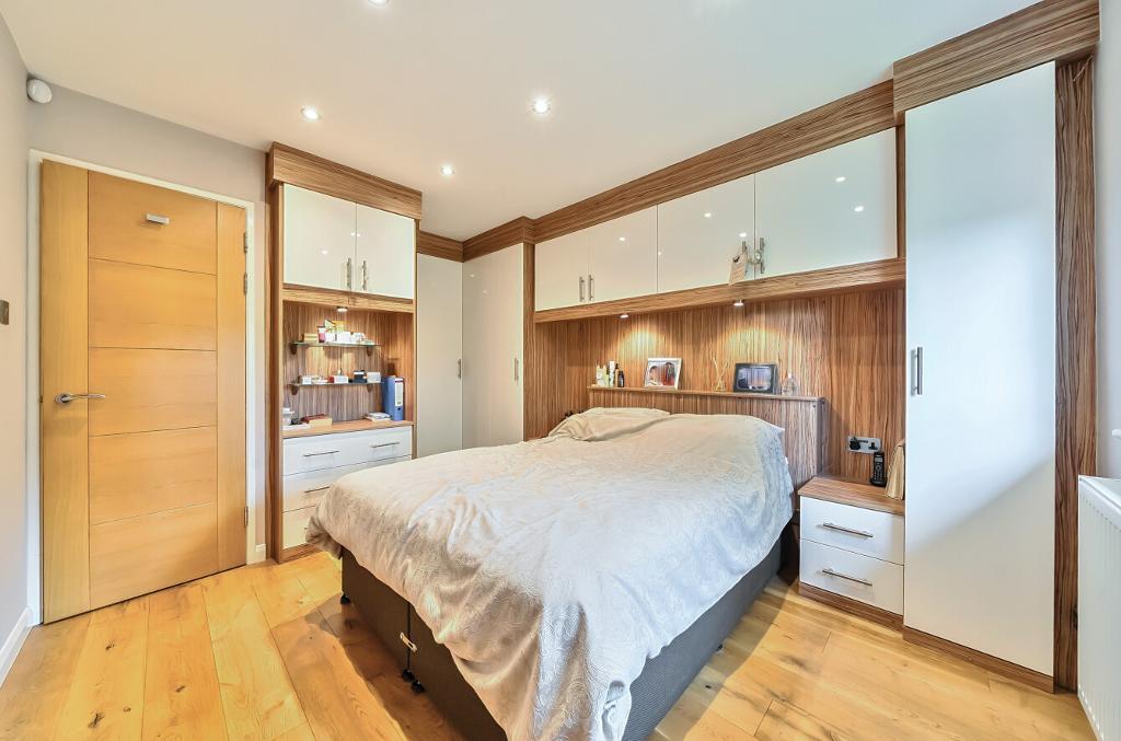 2 Bedroom Flat for Sale in Sanderstead, CR2 0NT