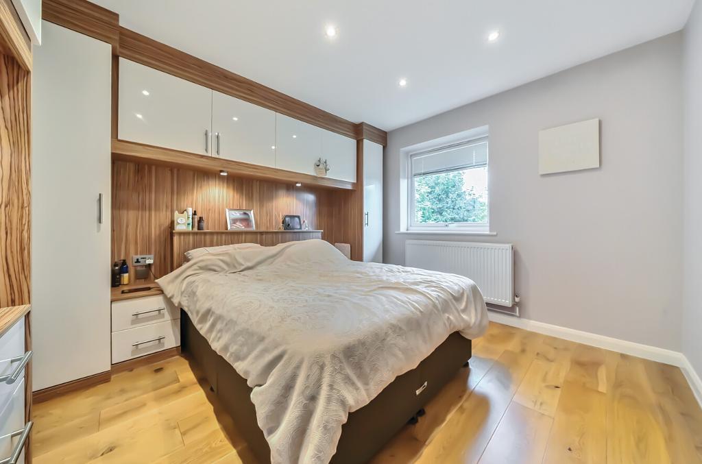 2 Bedroom Flat for Sale in Sanderstead, CR2 0NT
