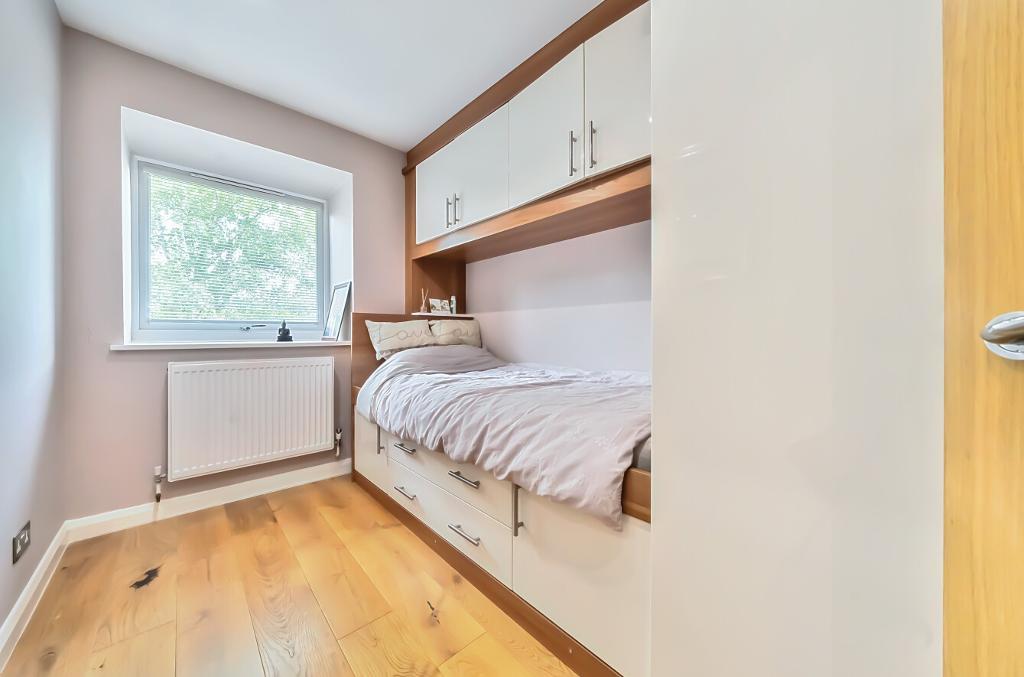 2 Bedroom Flat for Sale in Sanderstead, CR2 0NT