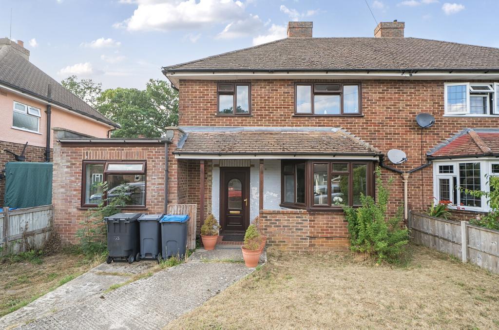 4 Bedroom Semi-Detached for Sale in Sanderstead, CR2 9DY