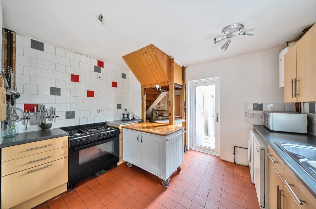 4 Bedroom Semi-Detached for Sale in Sanderstead, CR2 9DY