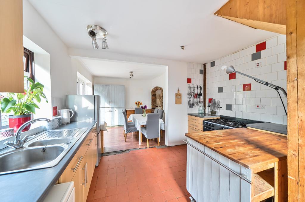 4 Bedroom Semi-Detached for Sale in Sanderstead, CR2 9DY