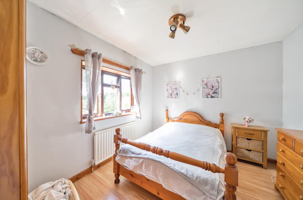 4 Bedroom Semi-Detached for Sale in Sanderstead, CR2 9DY