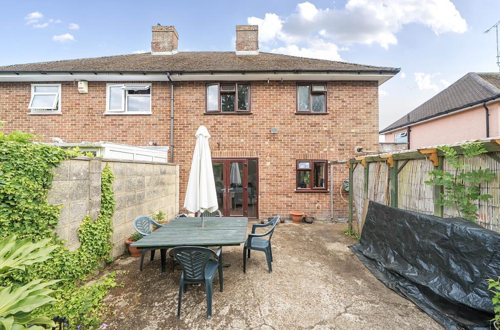 4 Bedroom Semi-Detached for Sale in Sanderstead, CR2 9DY