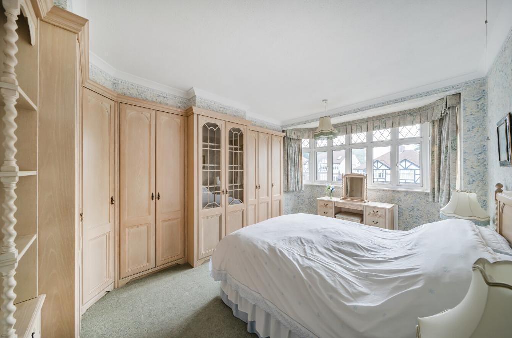 3 Bedroom Semi-Detached for Sale in Sanderstead, CR2 0HU