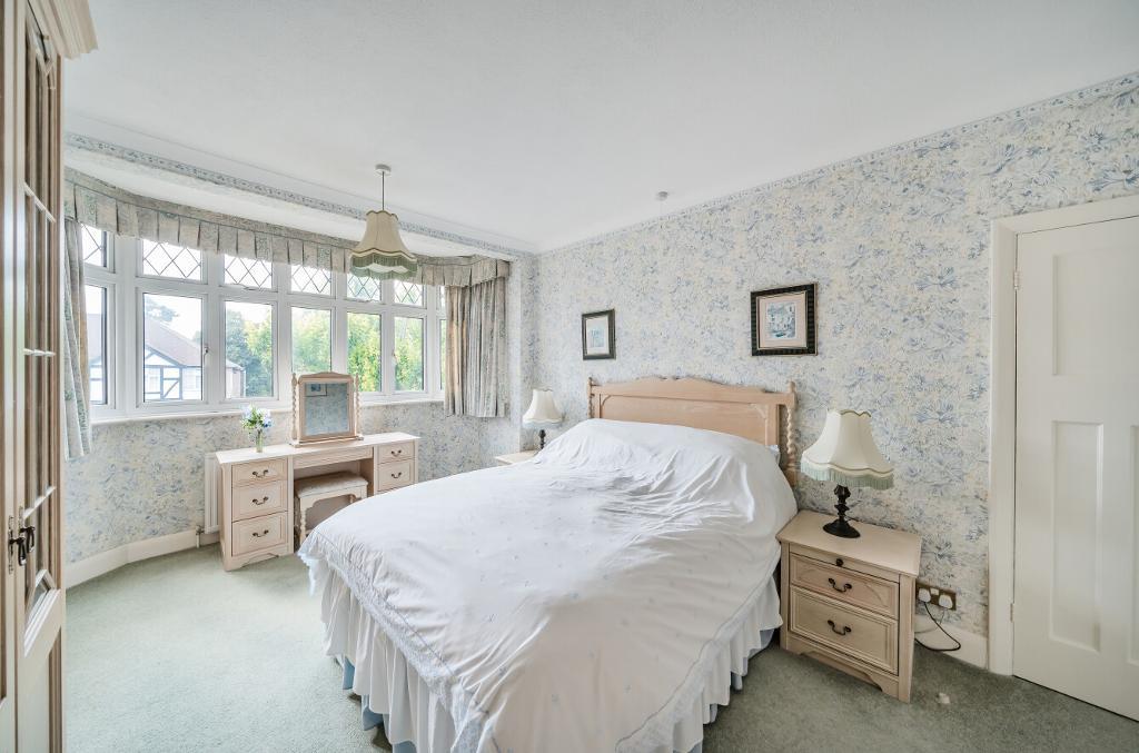 3 Bedroom Semi-Detached for Sale in Sanderstead, CR2 0HU