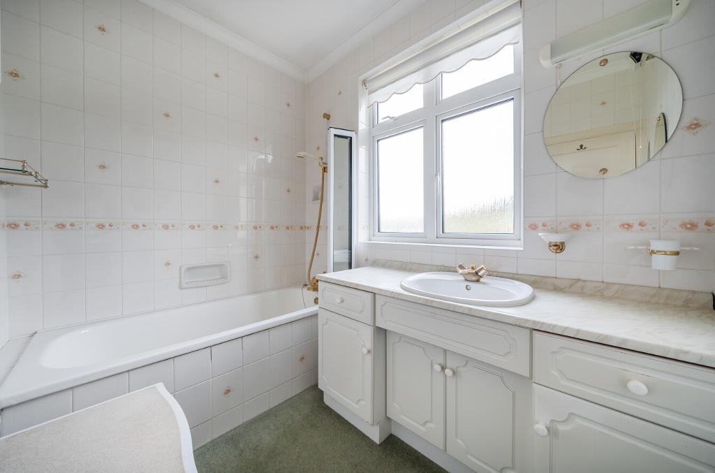 3 Bedroom Semi-Detached for Sale in Sanderstead, CR2 0HU
