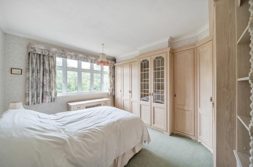 3 Bedroom Semi-Detached for Sale in Sanderstead, CR2 0HU
