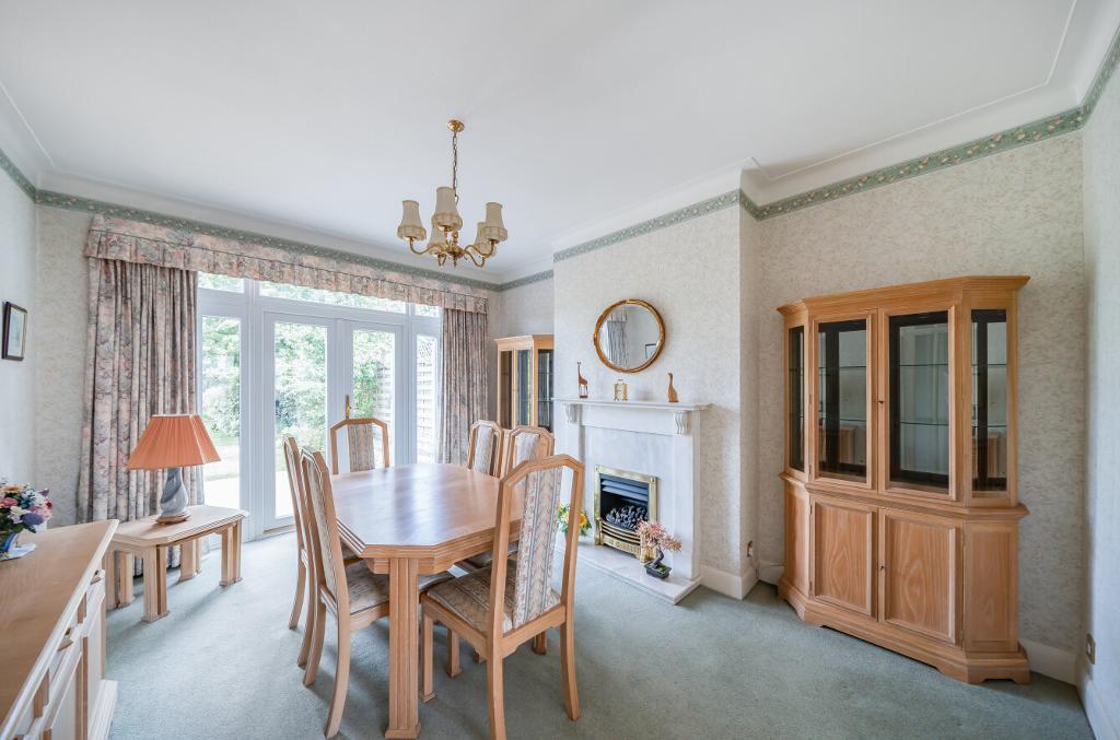 3 Bedroom Semi-Detached for Sale in Sanderstead, CR2 0HU