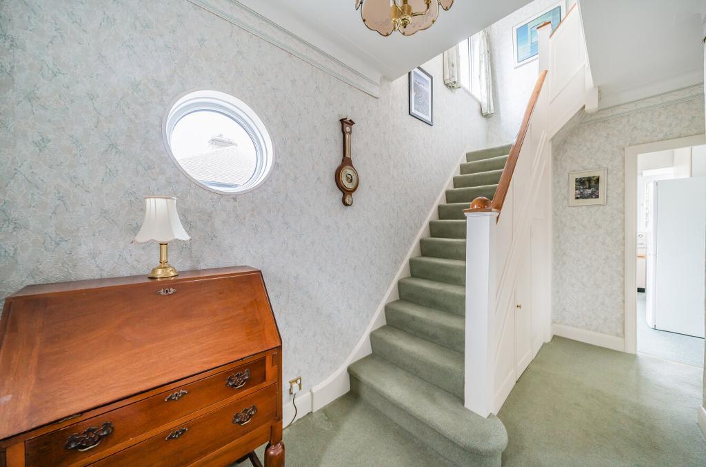 3 Bedroom Semi-Detached for Sale in Sanderstead, CR2 0HU