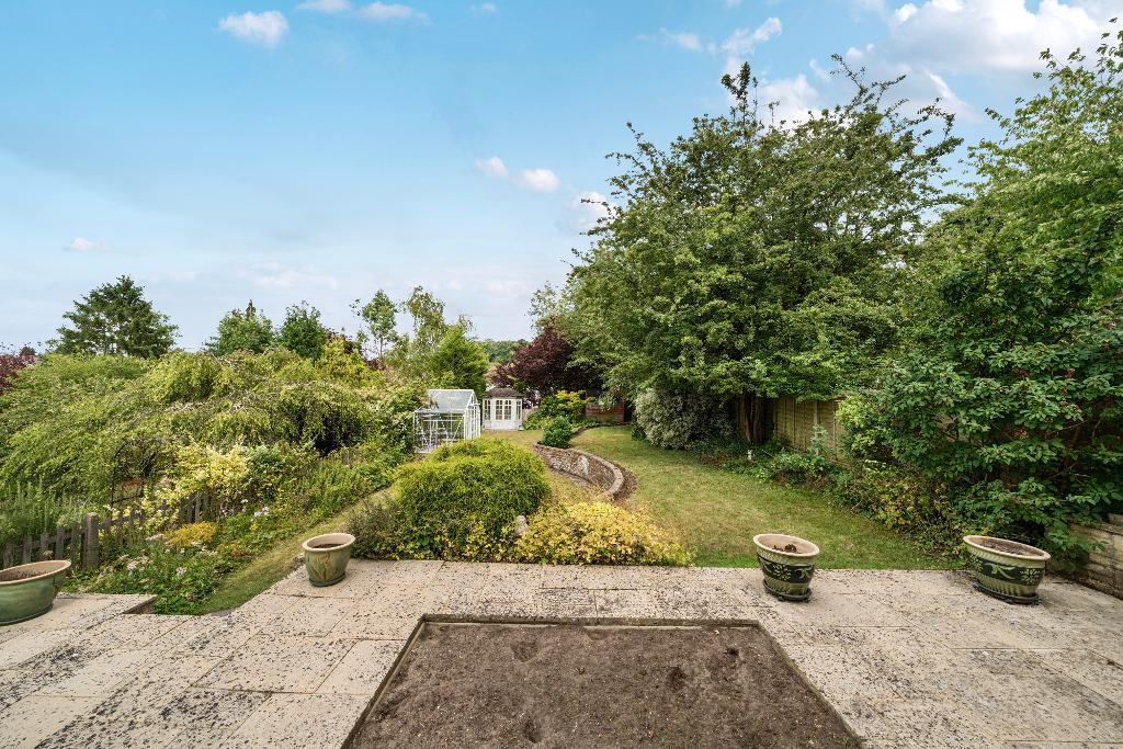 3 Bedroom Semi-Detached for Sale in Sanderstead, CR2 0HU