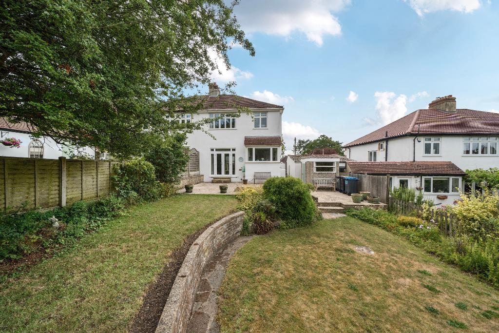 3 Bedroom Semi-Detached for Sale in Sanderstead, CR2 0HU
