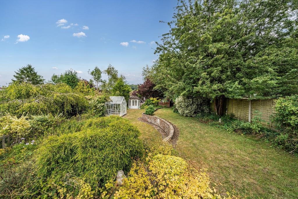 3 Bedroom Semi-Detached for Sale in Sanderstead, CR2 0HU