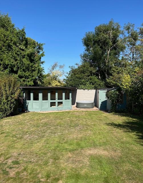 5 Bedroom Semi-Detached for Sale in Sanderstead, CR2 8BS