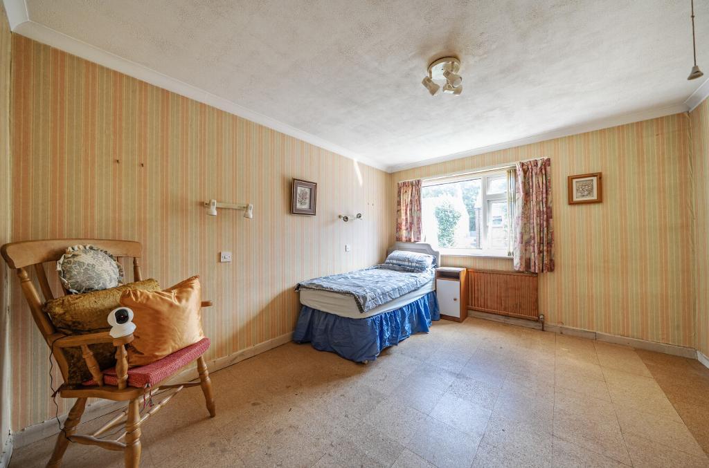 3 Bedroom Detached for Sale in Sanderstead, CR2 0PW