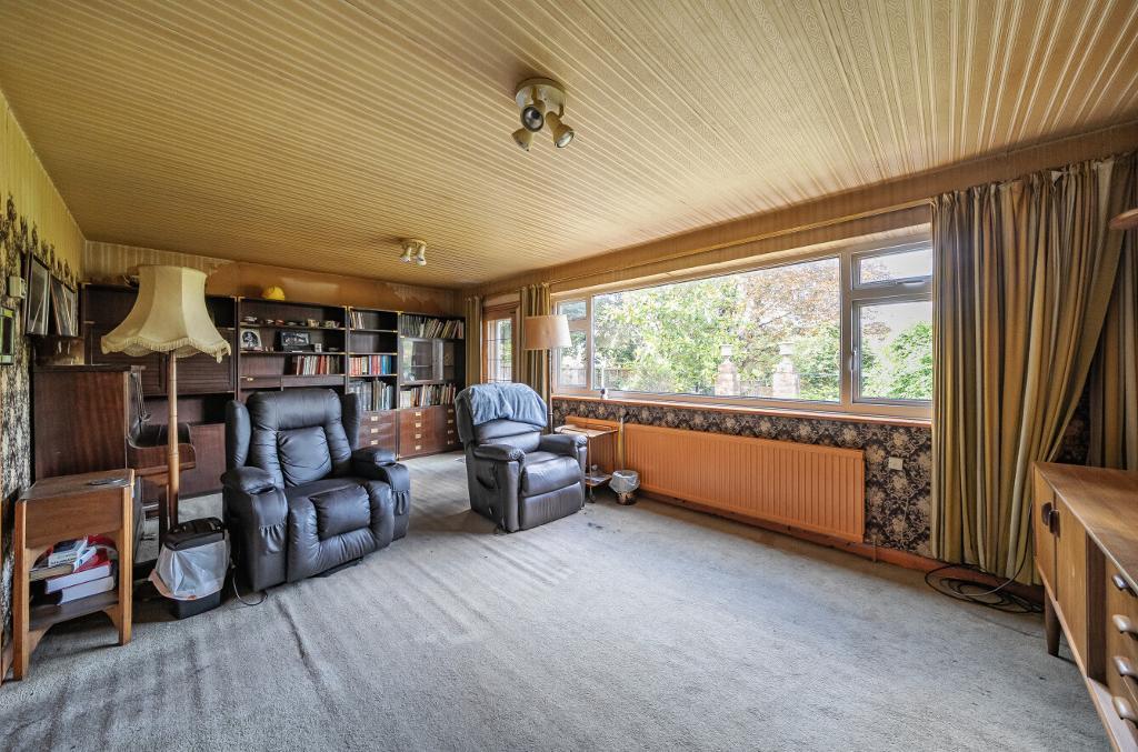 3 Bedroom Detached for Sale in Sanderstead, CR2 0PW