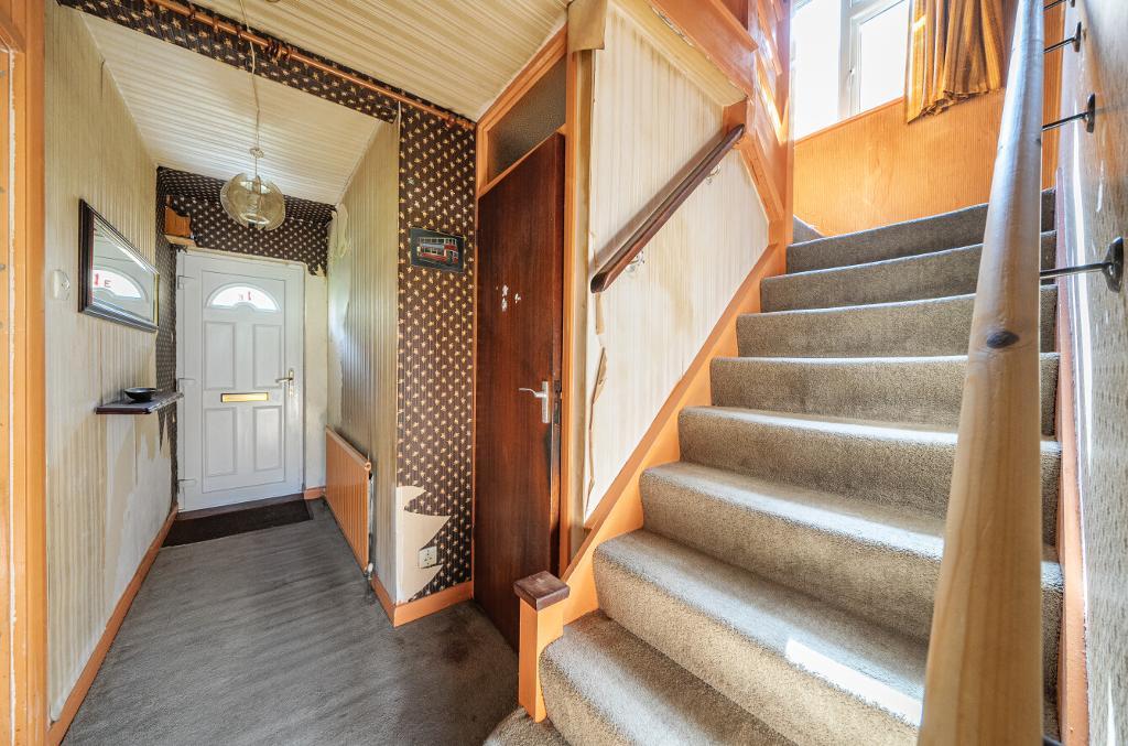 3 Bedroom Detached for Sale in Sanderstead, CR2 0PW