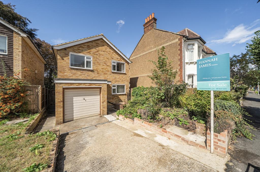 3 Bedroom Detached for Sale in Sanderstead, CR2 0PW
