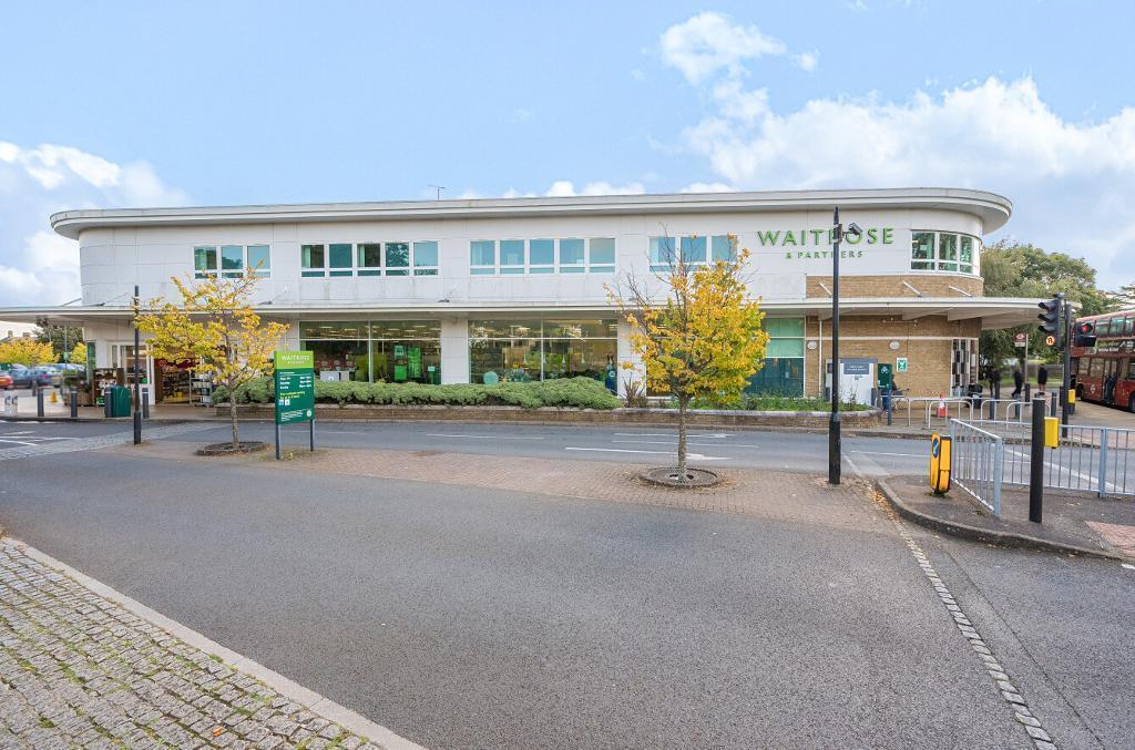 3 Bedroom Detached for Sale in Sanderstead, CR2 0PW