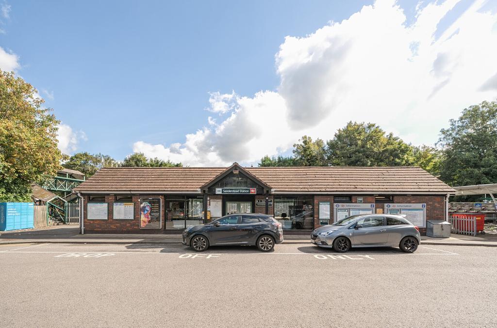 3 Bedroom Detached for Sale in Sanderstead, CR2 0PW