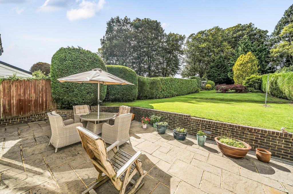 3 Bedroom Detached for Sale in Sanderstead, CR2 9AW