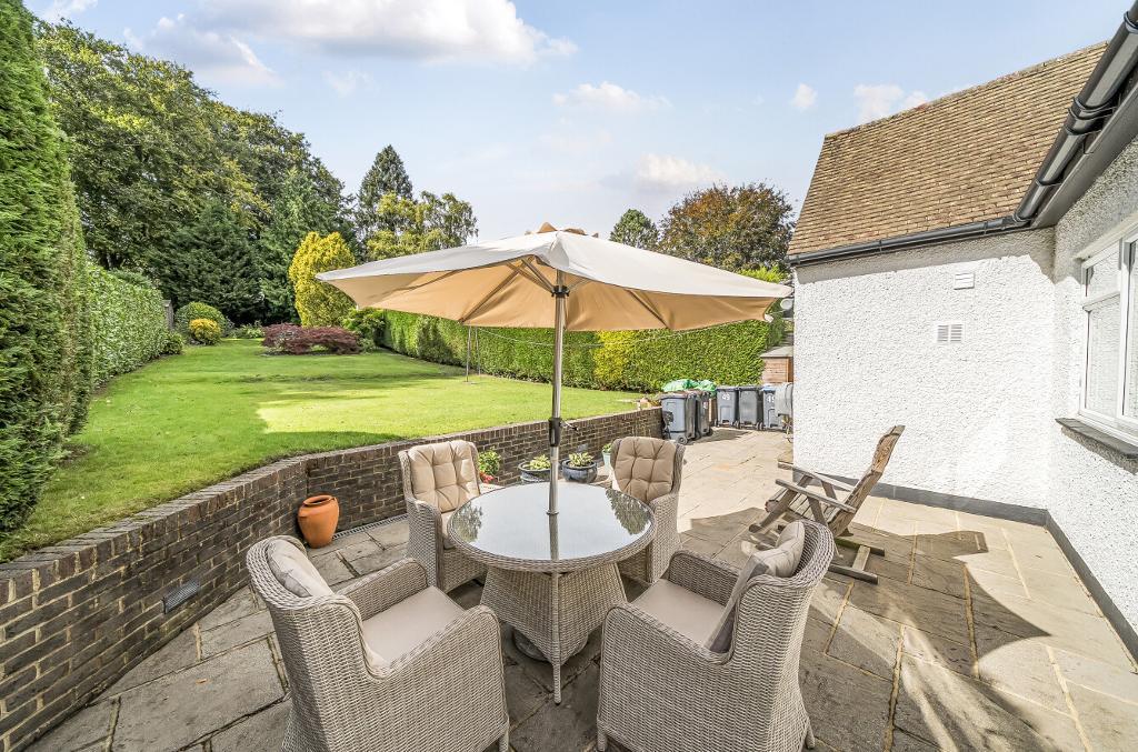 3 Bedroom Detached for Sale in Sanderstead, CR2 9AW