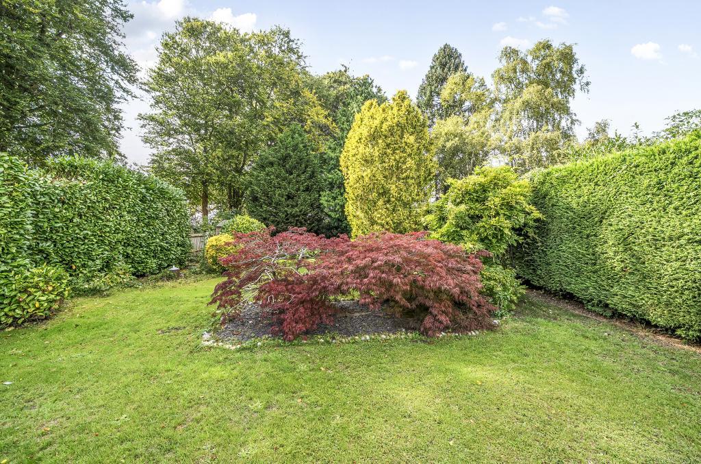 3 Bedroom Detached for Sale in Sanderstead, CR2 9AW