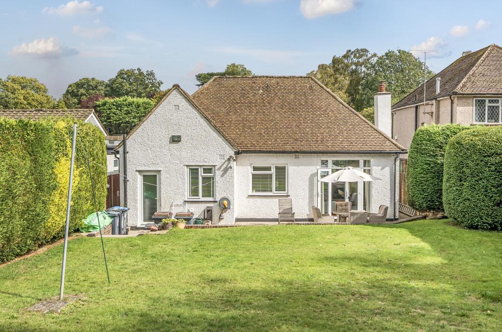3 Bedroom Detached for Sale in Sanderstead, CR2 9AW