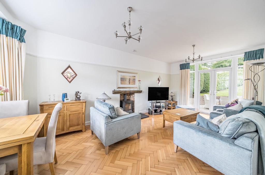 3 Bedroom Detached for Sale in Sanderstead, CR2 9AW