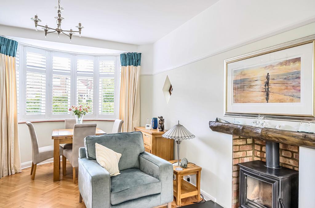 3 Bedroom Detached for Sale in Sanderstead, CR2 9AW