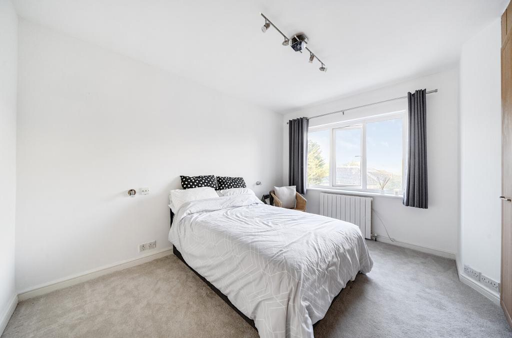 3 Bedroom Terraced for Sale in South Croydon, CR2 6JE